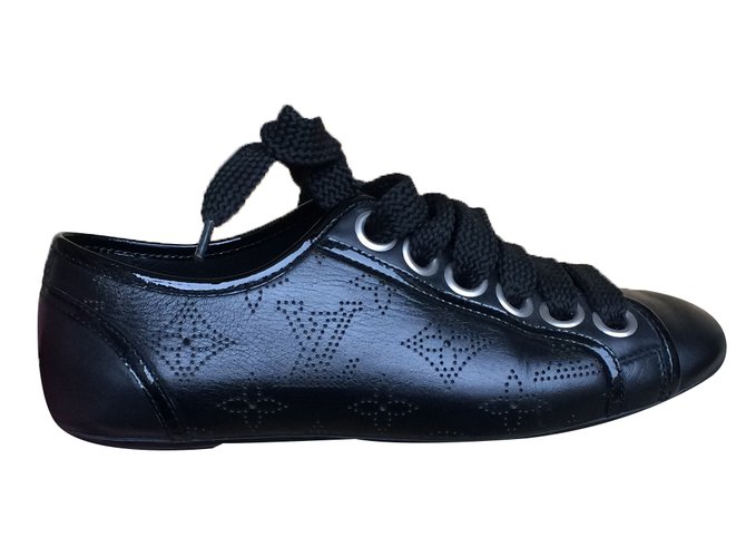 Louis Vuitton zapatillas Negro Cuero  ref.35059
