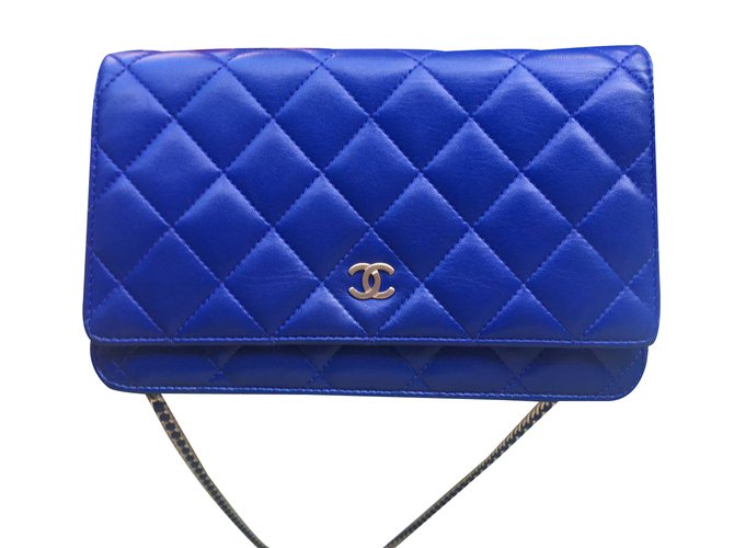 Wallet On Chain Chanel Saco de Embreagem WOC de Couro de Cordeiro Acolchoado Azul  ref.35301