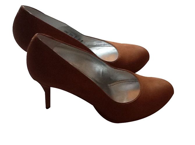 Tacones Free Lance de ante marrón claro