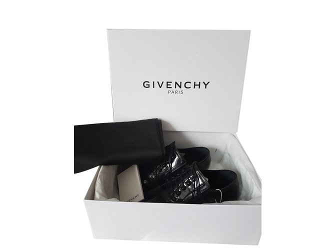 Givenchy Schnürschuhe Schwarz Lackleder  ref.35424