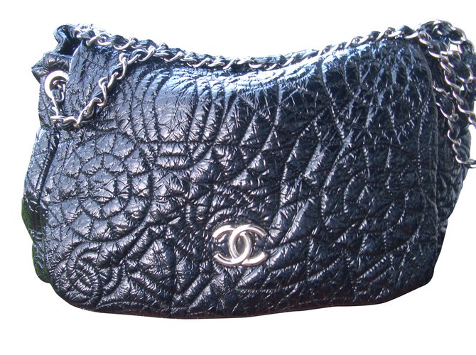 Chanel Handtasche Schwarz Lackleder  ref.35605