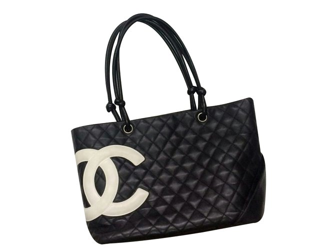 Chanel Handtasche Schwarz Leder  ref.35821
