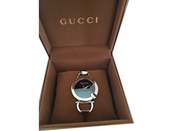 Reloj Gucci de acero con esfera redonda negra Negro