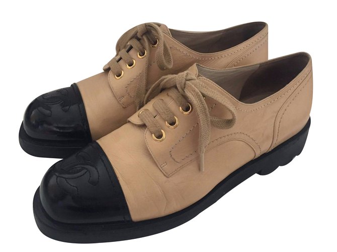 Chanel Lace ups Bege Couro  ref.35927