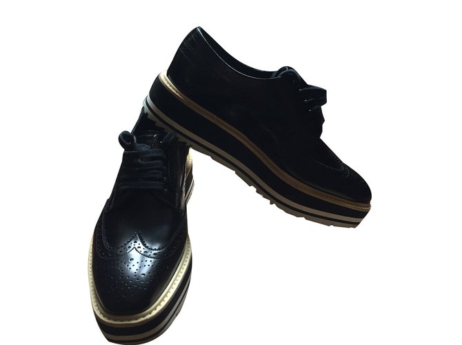Scarpe Prada Micro in pelle nera Nero 