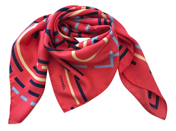 Chanel foulard en soie Rouge  ref.36080