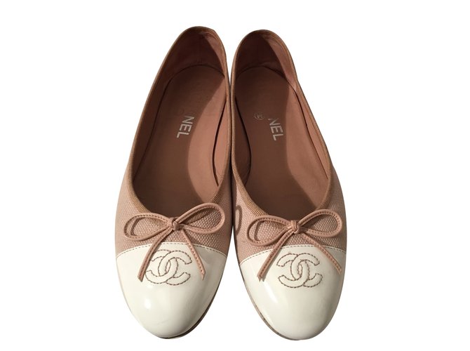 Chanel Ballerinas White Beige Patent leather Cloth  ref.36167