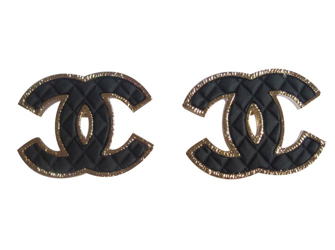 Chanel Aretes Negro Dorado Metal  ref.36173