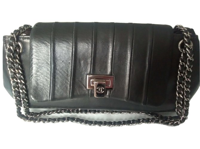 Chanel Handtasche Schwarz Leder  ref.36445