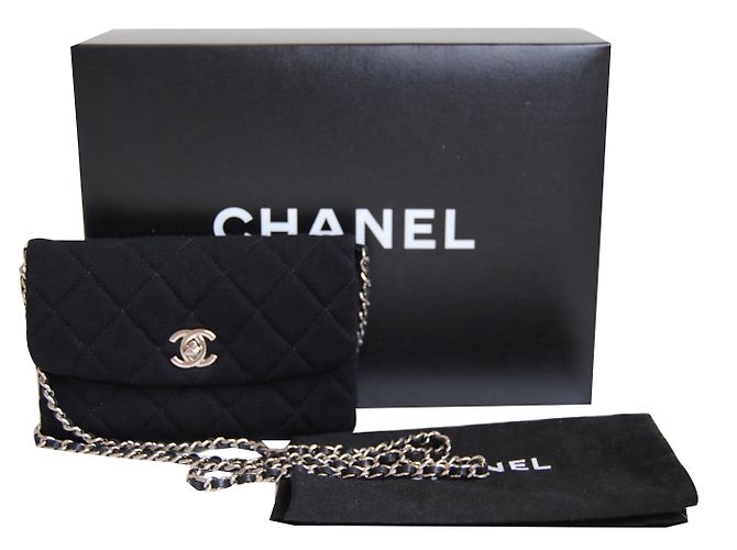 Classique Chanel Timeless flap mini Noir