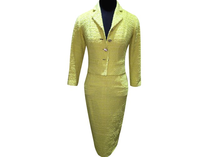 $8250 New 14K RUNWAY Plum Pink Yellow Chanel CC Tweed Suit JACKET SKIRT 36