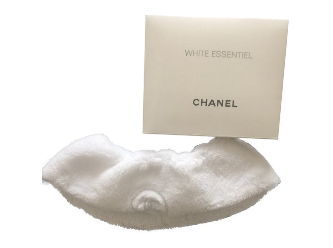 Chanel Hair accessories White ref.36861 - Joli Closet