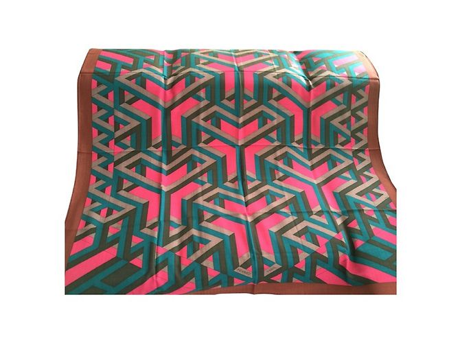 Hermès Mantón de cachemira y seda.