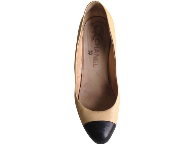 Chanel leather heels Beige  ref.36954
