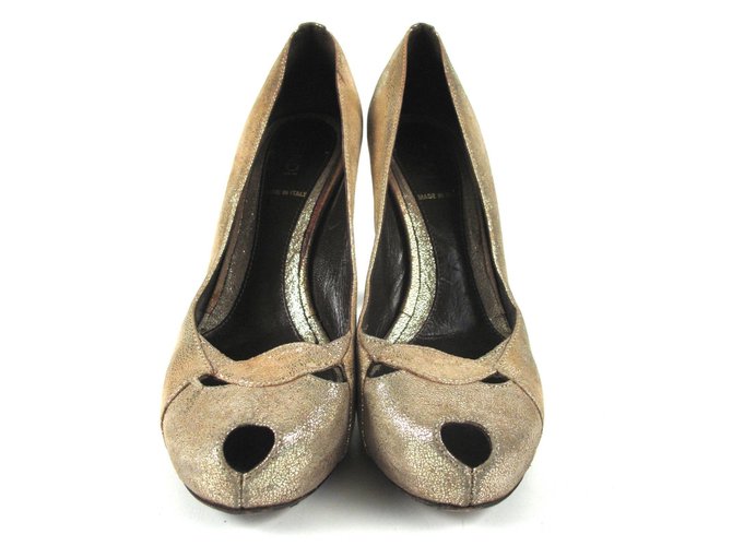 Fendi Metallic Peep Toe Heels Golden Leather  ref.37149
