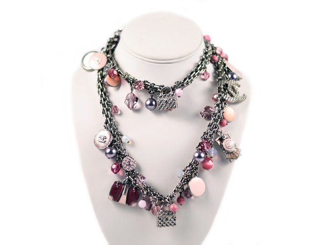 Chanel Collana di fascino da viaggio per collezionisti rari Rosa Metallo  ref.37152