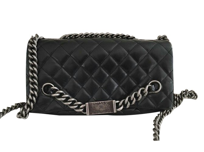 Chanel Tasche mit Kettenklappe Schwarz Leder  ref.37304