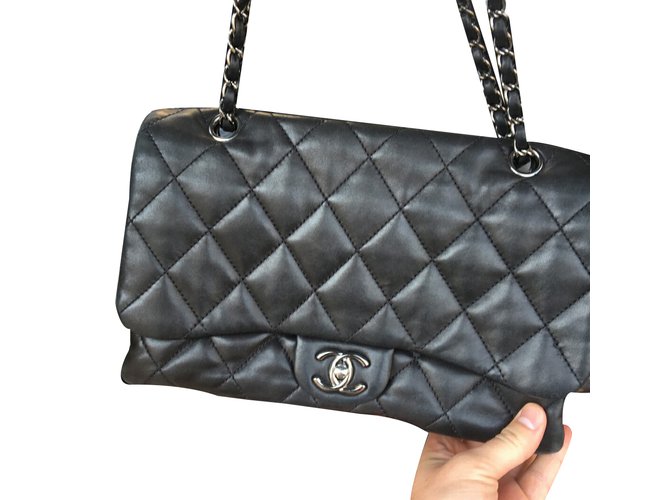 Chanel Acordeón 3 bolso con solapa Negro Cuero  ref.37321