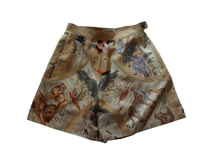 Hermès Pantalones cortos Seda  ref.37663