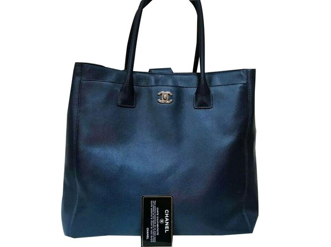 Chanel Cerf hohe Tasche Blau Leder  ref.37734