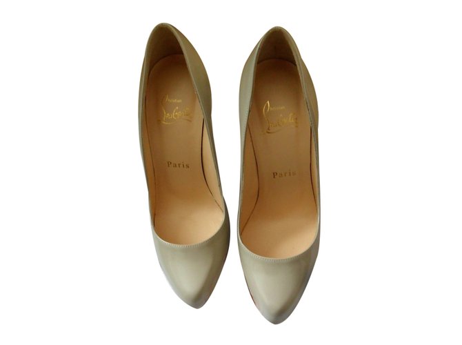 Christian Louboutin Heels Beige Patent leather  ref.37816