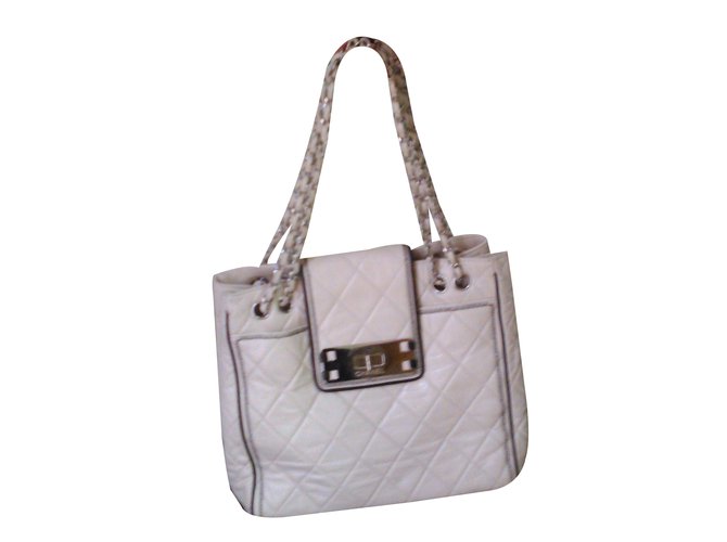 Chanel borsetta Bianco sporco Pelle  ref.37817