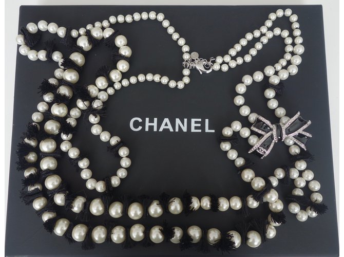 Chanel Collana lunga Nero  ref.37842