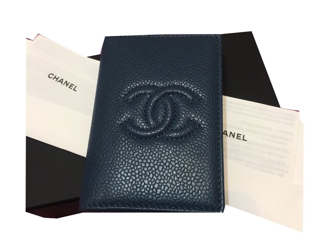 Chanel Bolsos do portador do cartão Azul Couro  ref.37916