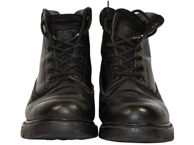 black caterpillar boots