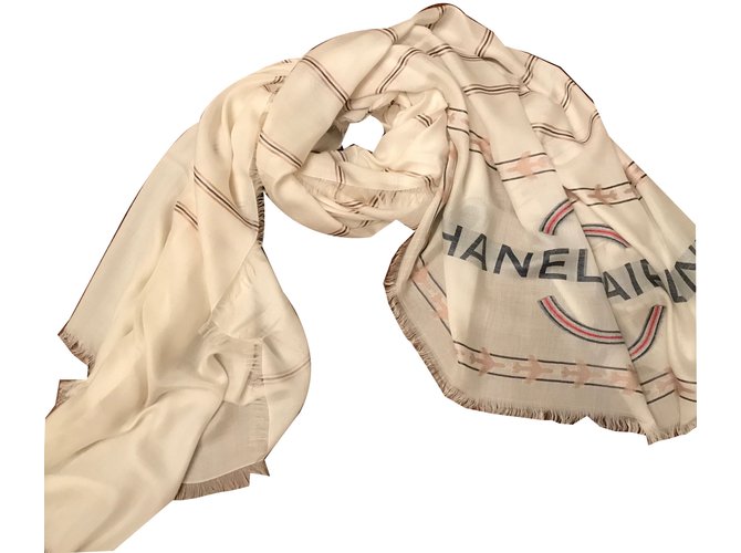 Chanel Silk scarf Cream Cashmere  ref.38052