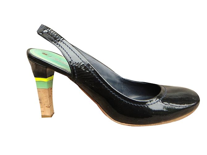 Céline Sandalen aus Lackleder Schwarz 38