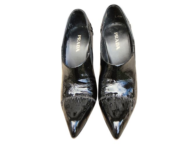 Botines Prada de charol negro plisado 37IT