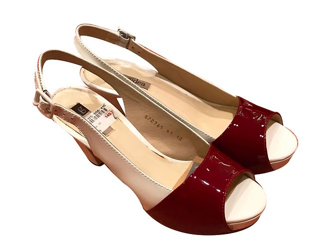 Autre Marque Sandalias Gadea de charol blanco