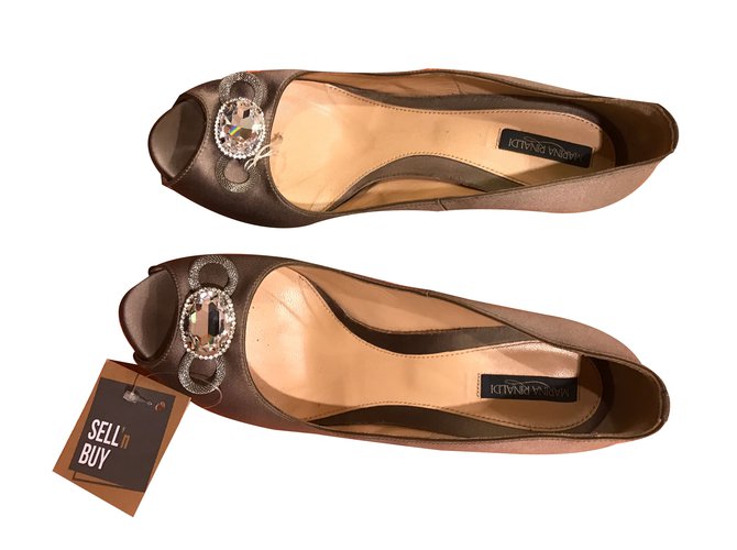Marina Rinaldi Chaussures très chic avec gros diamant fantaisie style Swarovski Tissu Beige  ref.38214