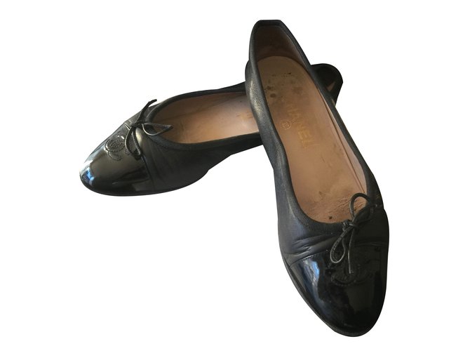Chanel Zapatillas de ballet Negro Cuero  ref.38318