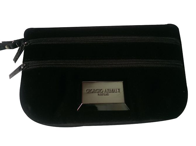 Giorgio Armani Clutch aus schwarzem Samt