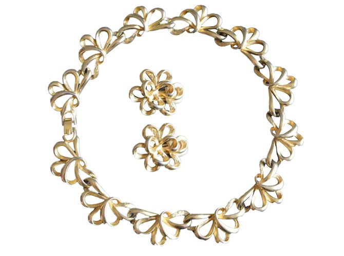 Autre Marque Bold Vintage Gold-plated necklace and clip earrings Golden Metal  ref.38377