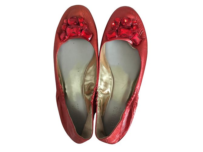Bailarinas Guess de charol rojo con pedrería Roja