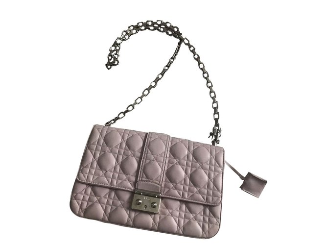 Christian Dior Couro de pele de carneiro acolchoado Miss Dior Medium Flap Bag Rosa  ref.38603