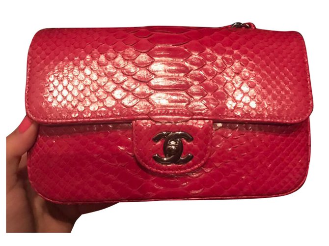 Chanel Pyhton-Klappentasche Pink Exotisches Leder  ref.38667