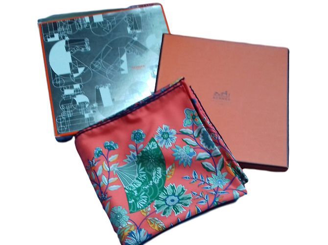 Hermès FLEURS ET PAPILLONS DE TISSU Multicolor