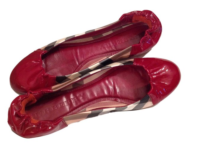 Burberry Zapatillas de ballet Roja Cuero  ref.38836