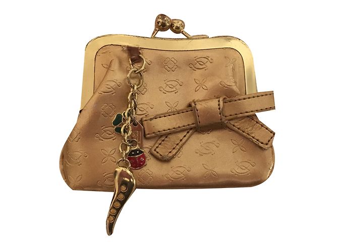 Autre Marque Cartera Carpisa Dorada en Piel Pata de Cabra con Amuletos Dorado