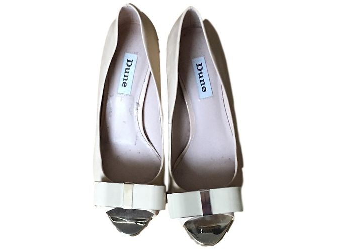 Dune Absatzschuhe aus beige Leder mit Metallschleife 7cm