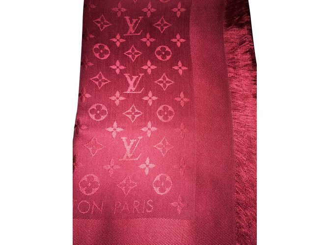 CHALE Monogram LOUIS VUITTON Red Silk Wool ref.1052582 - Joli Closet