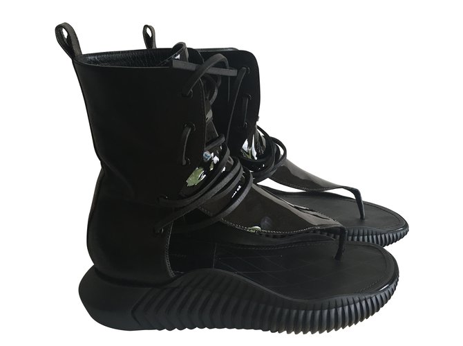 Louis Vuitton Sandals Black Patent leather  ref.39299