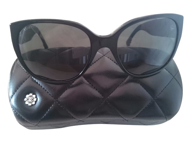 Chanel Sonnenbrille Schwarz Kunststoff  ref.39326