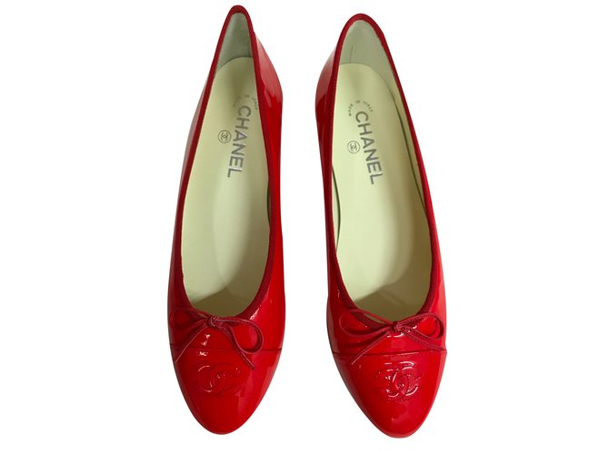 Ballerinas aus Chanel-Lackleder Rot  ref.39993