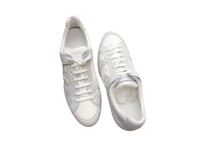 Louis Vuitton Sneakers blancs Daim  ref.40125
