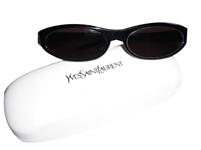 Yves Saint Laurent Oculos escuros Preto Plástico  ref.40132